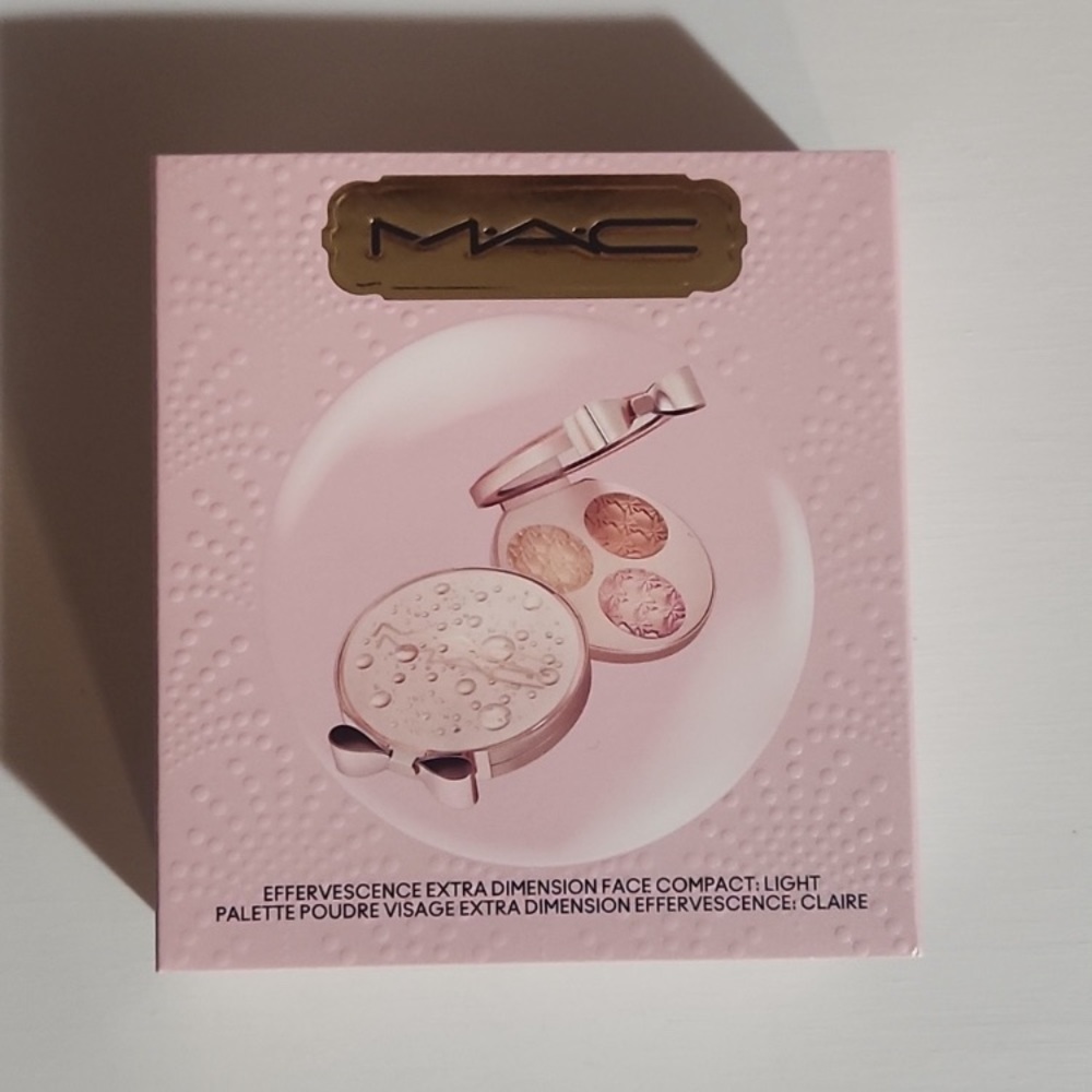 (BNA) NEW MAC Effervescence Extra Dimension Face Compact Light, New in Box - Picture 7 of 8
